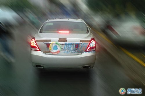 独家:13代新皇冠国内路试照 或年底上市_国内
