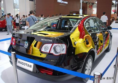 汽车安全性能受重视 解剖车展示安全技术_安全