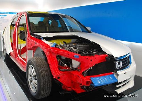 汽车安全性能受重视 解剖车展示安全技术_安全