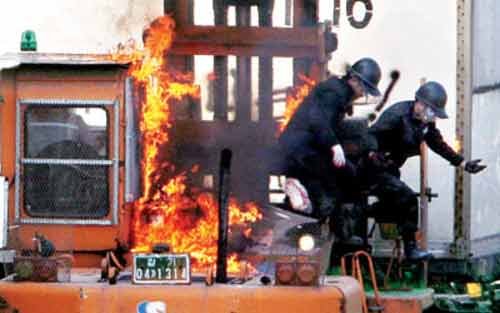 韩国警方空降强攻双龙 上汽将损失30亿元