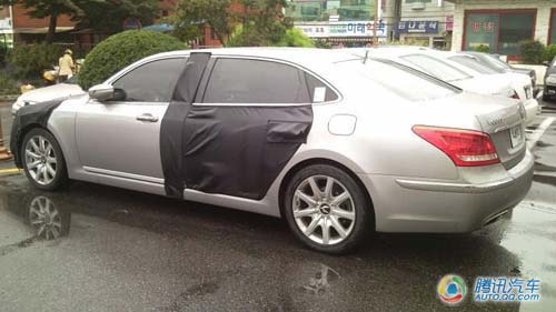 现代雅科仕长轴距版谍照 装5.0升发动机