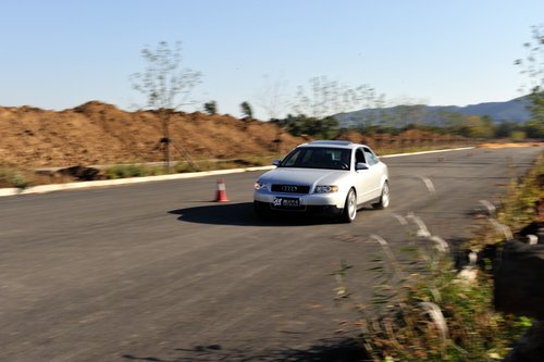 新一代街胎皇者 测试固特异Eagle F1弯道之王