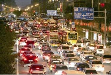 400万辆车拷问北京城 实施限行是否还有效