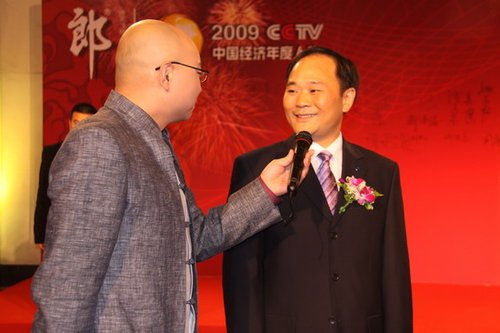 李书福当选央视2009中国经济年度人物
