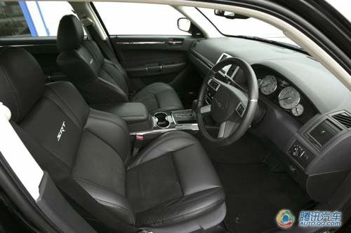 克莱斯勒英国推2010款300C 约合26.39万元