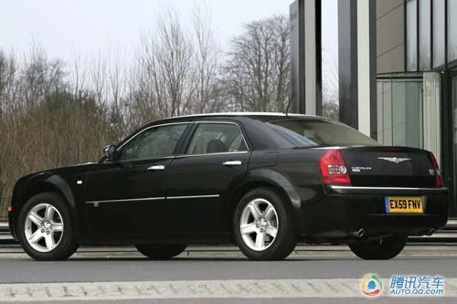 克莱斯勒英国推2010款300C 约合26.39万元