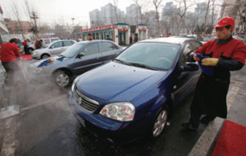 雪后洗车 注意清理完积雪再洗