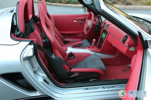 畅享海风拂面 试驾保时捷Boxster Spyder