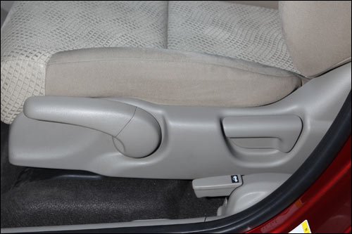 214 主驾驶席座椅调节键