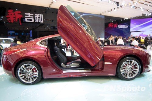 吉利收购沃尔沃 中国民企上演蛇吞象