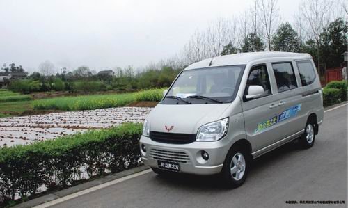 我们家的傻大宝 试驾新五菱之光