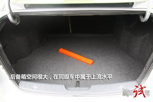 蓄势待发 腾讯汽车静态评测上汽荣威350