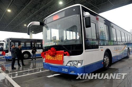 江苏扬州首个电动汽车充电站建成启用