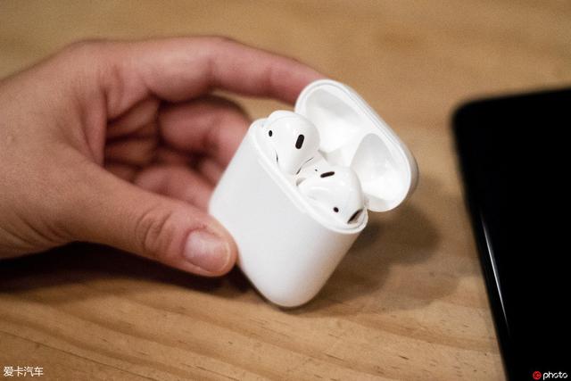AirPods ˹ 綯ײ
