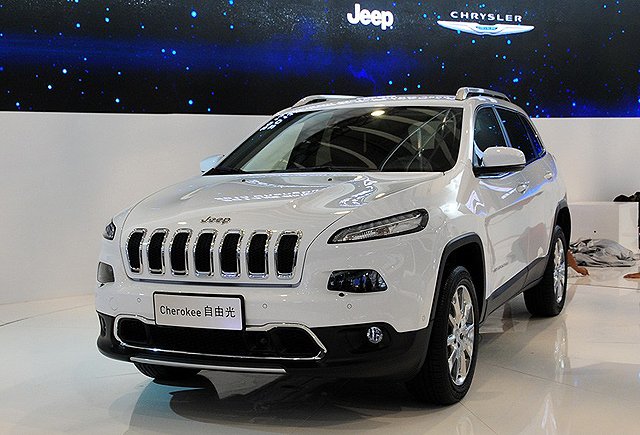[车讯回顾]Jeep自由光上市/奔驰GLA45发布