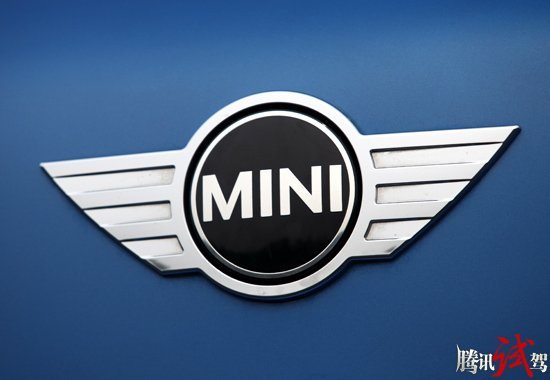  作为MINI的首款跨界车型而言，MINI COUNTRYMAN的问世为MINI家族注入了新的活力