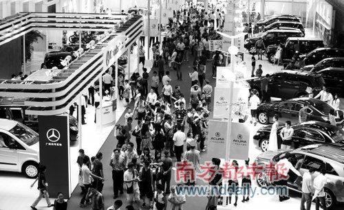 南方车展展销两旺 车展首日成交1.3亿
