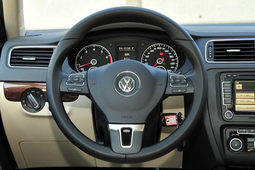 新速腾内饰+材质做工上大众新速腾还算不错