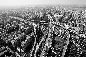 公安部:一车一卡加剧拥堵造成瓶颈