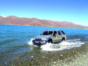 跋山涉水自驾车野外轻松过
