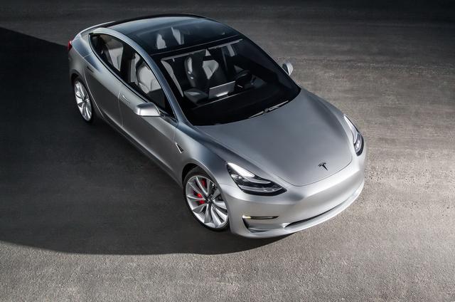 特斯拉Model 3全球首批车主交付在即