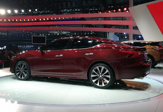 东风日产全新西玛车展发布 定位于中型车