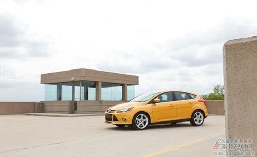 2012款福特福克斯Titanium设计后采用手动档_