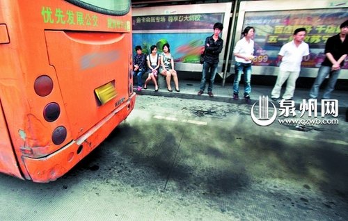 报废车货车公交车 这些车为何易冒黑烟？