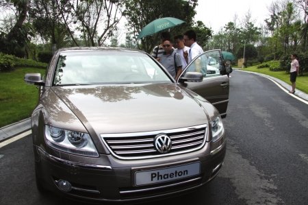 成都：豪车品鉴 半天时间11富豪买走11豪车