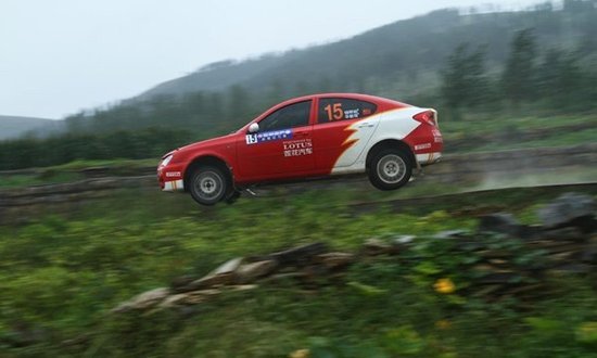 青年莲花勇闯中华车神故里袋鼠赛段