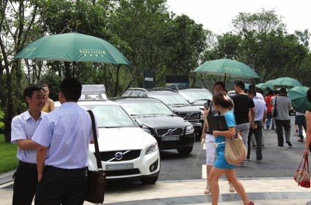 成都：豪车品鉴 半天时间11富豪买走11豪车