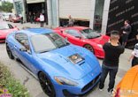 Tiendas abiertas cien coches de lujo para ayudar a