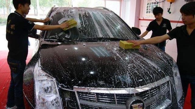 为啥洗车店晚上不能洗车?90%的人不知道!