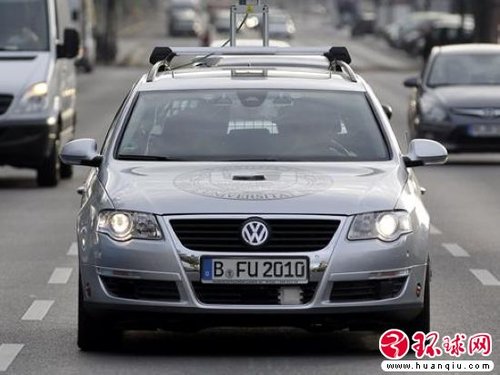 德国展示无人驾驶帕萨特 可应对红绿灯高清图片