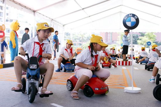 组图:2011BMW儿童交通安全训练营厦门开营