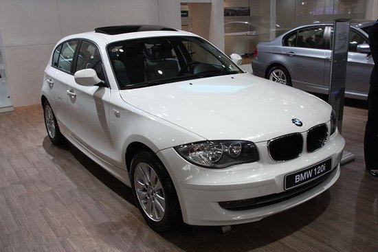 豪华车市怪现象:轿车贱价卖与suv排长队