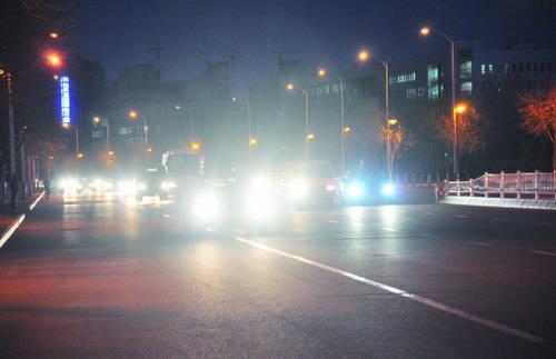 滥用远光灯遭恨指数第一 盘点中国式驾驶陋习