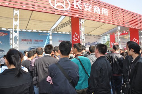 百强巡展桂林站:长安商用车市民喜爱