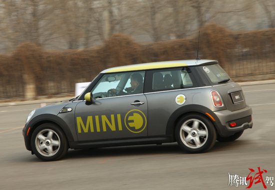 百分百绿色环保 腾讯体验MINI E纯电动车