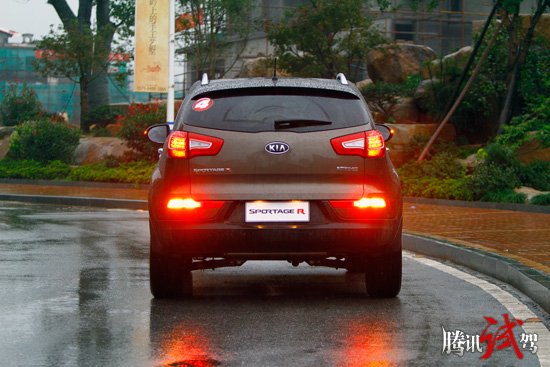 腾讯试驾2012款东风悦达起亚智跑导航版