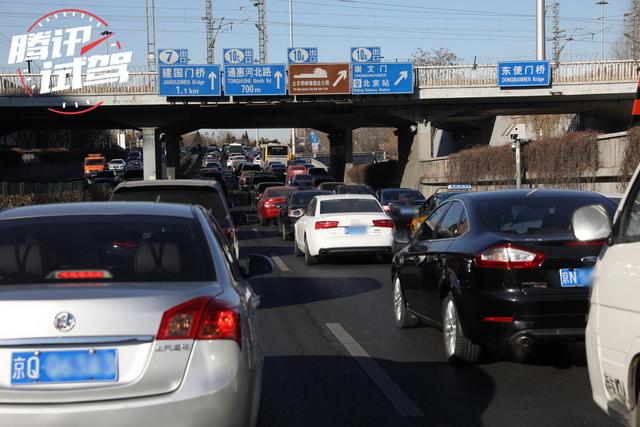 1.8T油耗不到7L？吉利新博瑞挑战北京早高峰