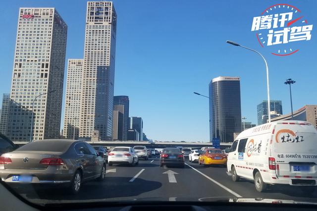 1.8T油耗不到7L？吉利新博瑞挑战北京早高峰