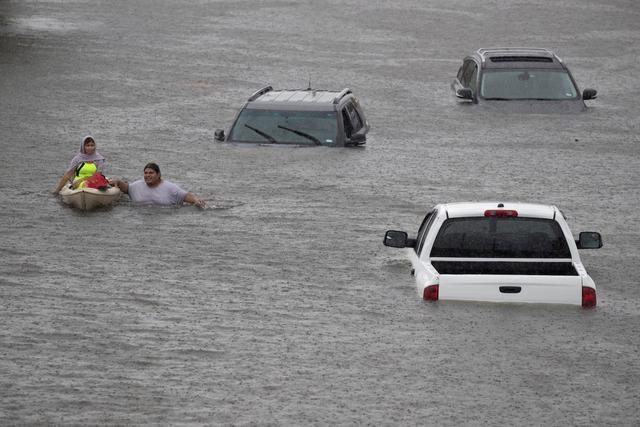 哈维飓风将影响美国汽车销售和汽车保险业务