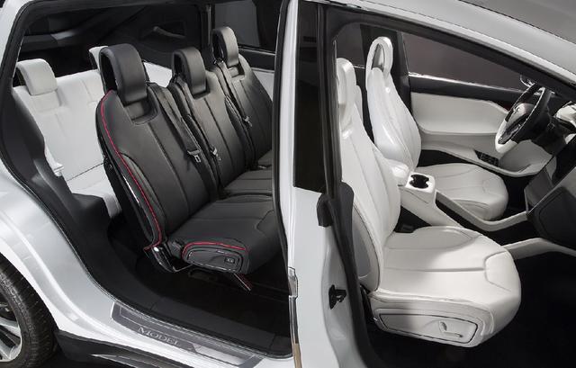 特斯拉首款SUV车型Model X发布 鹰翼车门设计