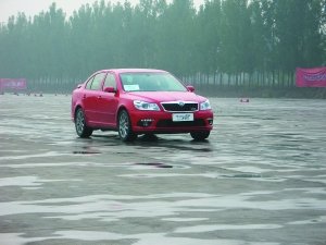 锐意进取 斯柯达明锐RS场地测试
