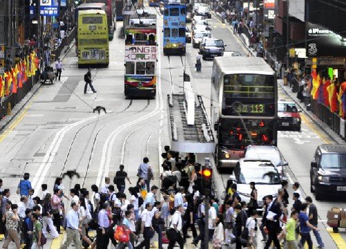 享受便利的公共交通 香港人不疯狂买车