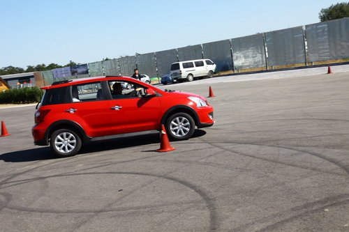 节能先锋易驾乐享 试驾长城炫丽1.3lamt