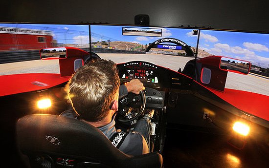 F1赛车实车模拟神器曝光 体验逼真驾驶感