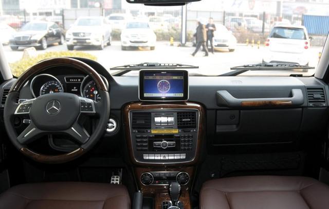 张国立霸气座驾奔驰G级 内饰难掩豪华