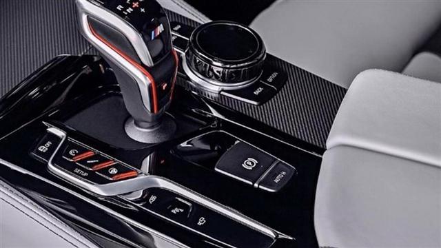最快之4门轿车 2018款宝马M5实车图泄露